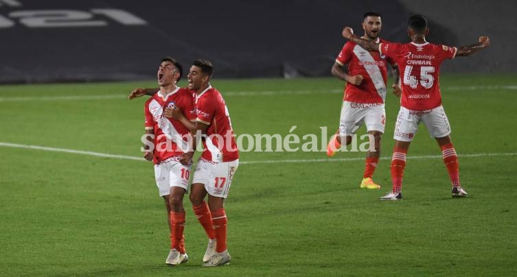Argentinos le ganó a River sobre el final del partido