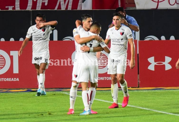 Colón derrotó a Estudiantes y sigue puntero