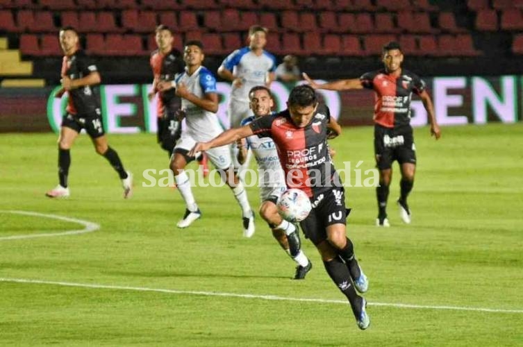 Colón empató con Godoy Cruz en un partido que pudo ser para cualquiera