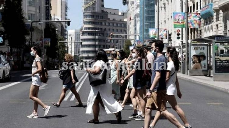 Madrid levantará el 9 de mayo el toque de queda y las medidas en domicilios y bares