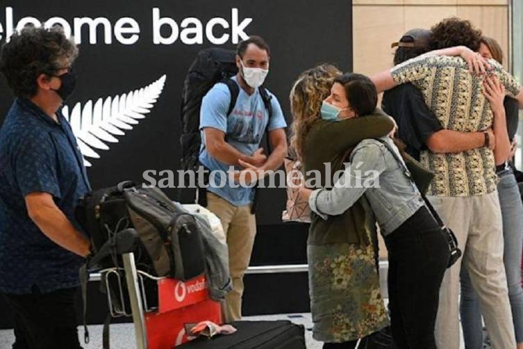 Nueva Zelanda canceló su corredor aéreo con Australia ante un brote de coronavirus