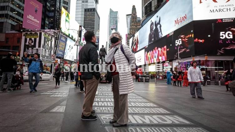 Nueva York planea reabrir en julio los negocios cerrados por la pandemia