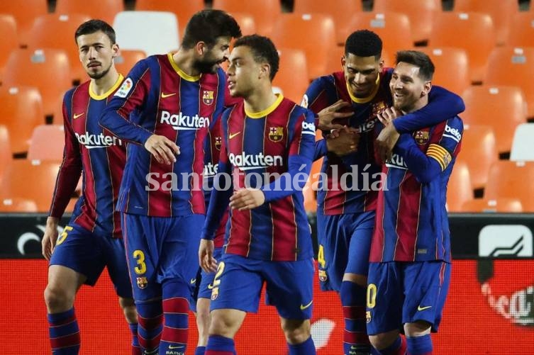 Con un doblete de Messi, Barcelona ganó un partido clave ante Valencia
