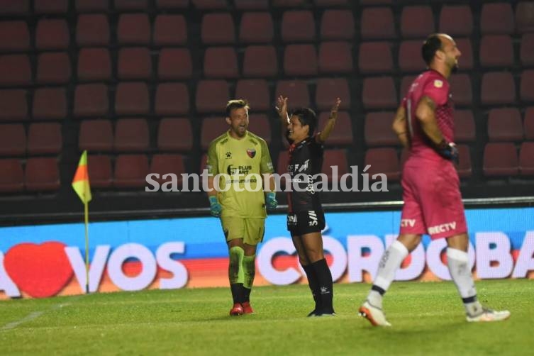 Los penales llevan a Colón a las semifinales