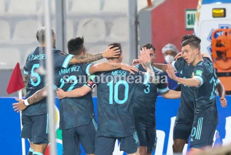 En Santiago del Estero, Argentina enfrenta a Chile buscando llegar a la cima de la tabla de Eliminatorias