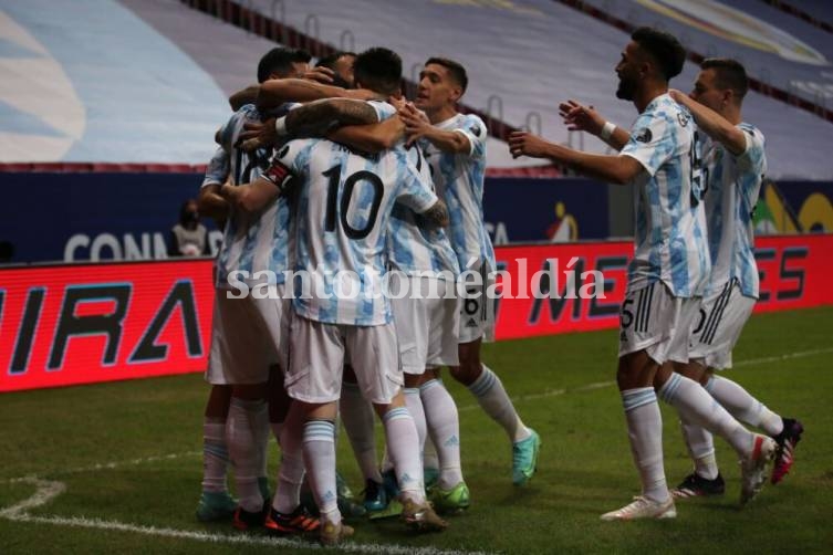 Argentina enfrenta a Paraguay por la clasificación a cuartos de final