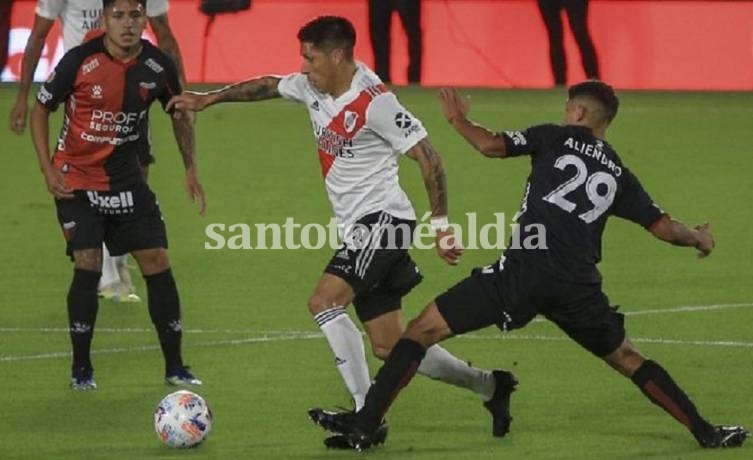 Colón estrena su título en la cancha de River 