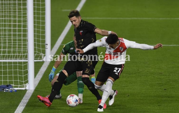 Colón resistió y le ganó a River en el Monumental