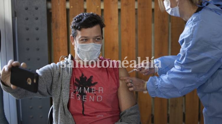 Durante esta semana más de 210.000 santafesinos y santafesinas completaron su esquema de vacunación contra el COVID-19