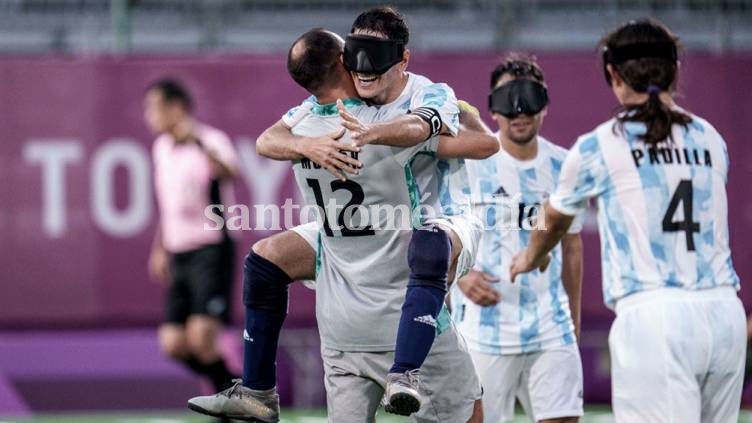 Los Murciélagos golearon a Tailandia y enfrentarán a China en semifinales