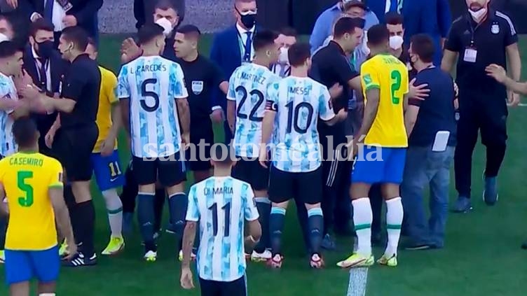 El seleccionado argentino llegó a Ezeiza después del escándalo en Brasil