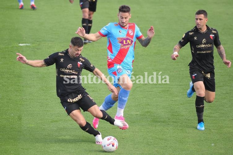 En un partido deslucido, Colón empató con Arsenal