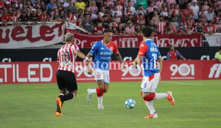 Unión enfrenta a Estudiantes en busca de una victoria