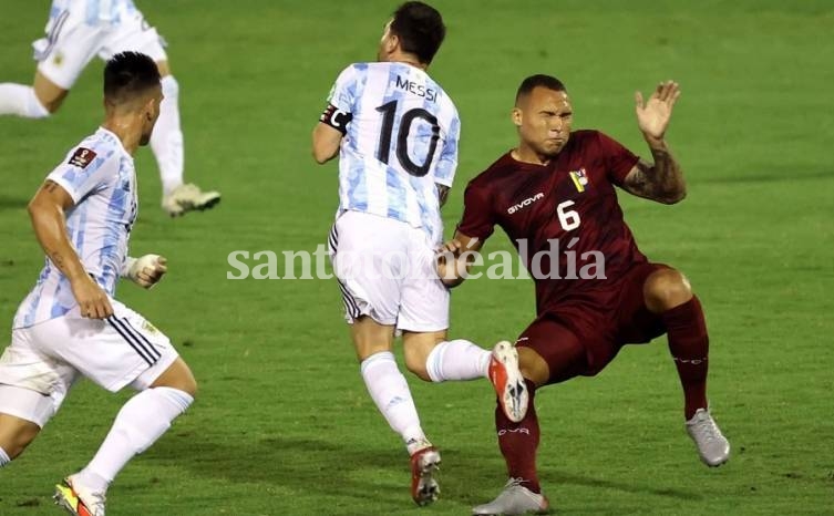 Messi no juega con el PSG por Champions League y viaja a Madrid para revisar su rodilla izquierda por molestias
