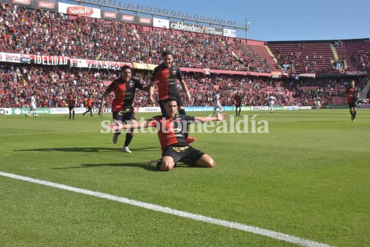 Colón se lució ante Platense y lo derrotó 3 a 0