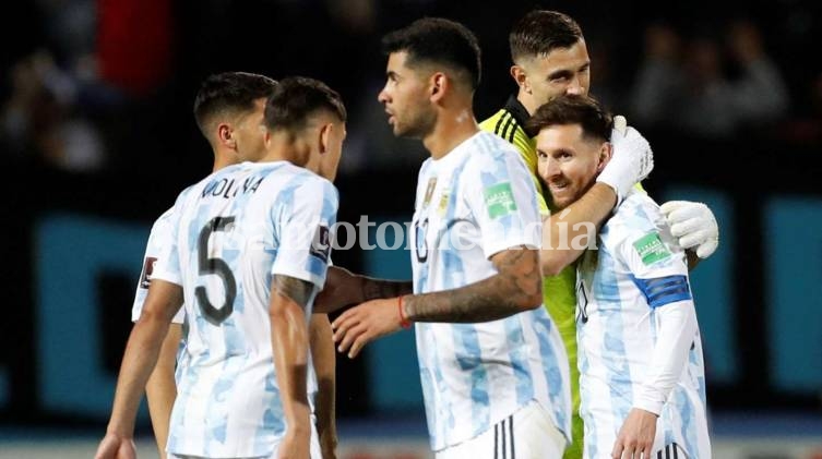 Argentina recibe a Brasil en un clásico que lo puede dejar clasificado al Mundial