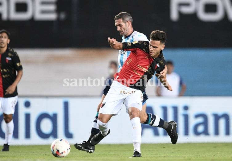 Colón reaccionó y derrotó a Racing en Avellaneda
