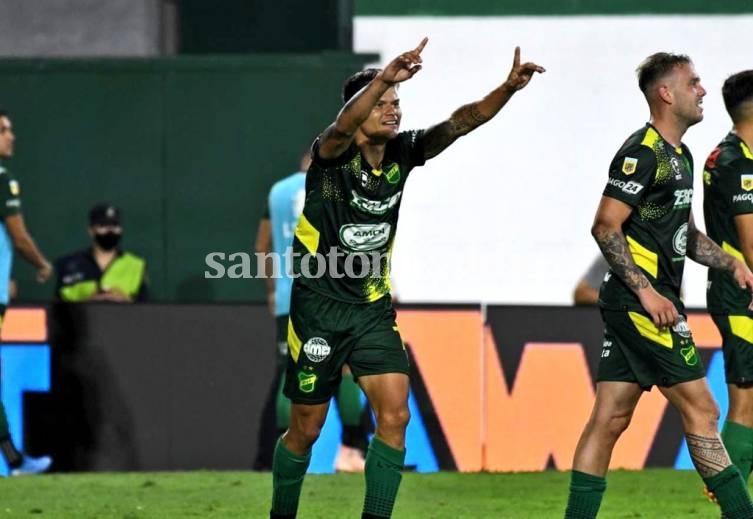 Con nueve jugadores, Defensa y Justicia se lo dio vuelta a Lanús y es subcampeón