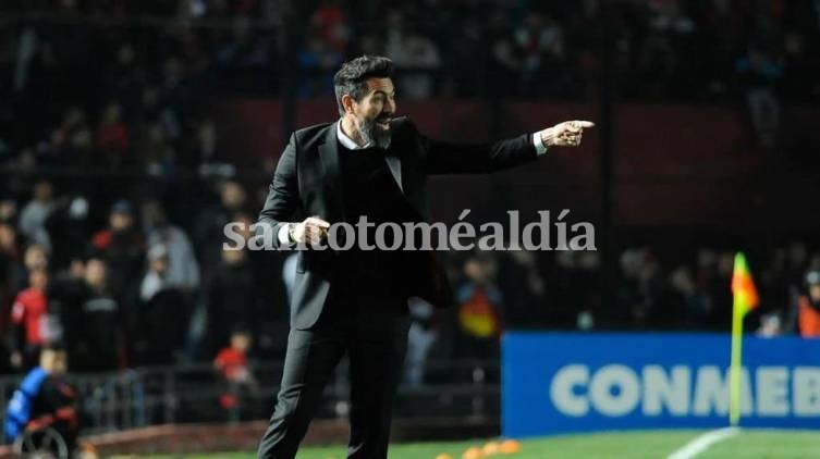 Eduardo Domínguez comunicó su salida de Colón