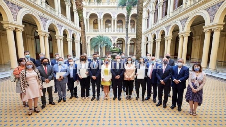 Alberto Fernández firmó el nuevo Consenso Fiscal y destacó el acuerdo con los gobernadores