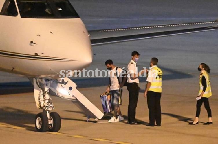 Lionel Messi dio negativo de coronavirus y voló rumbo a París