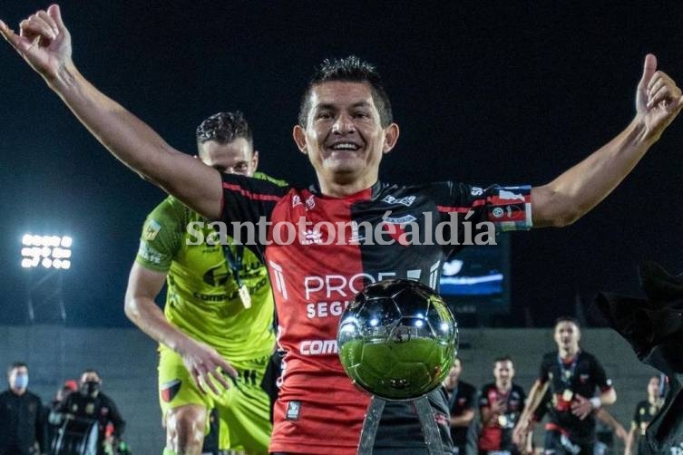 Colón concretó la vuelta de Pulga Rodríguez