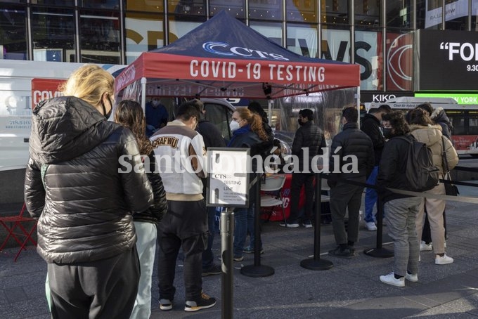 Estados Unidos alcanzó el récord de contagios diarios a nivel mundial: 1,5 millones de casos