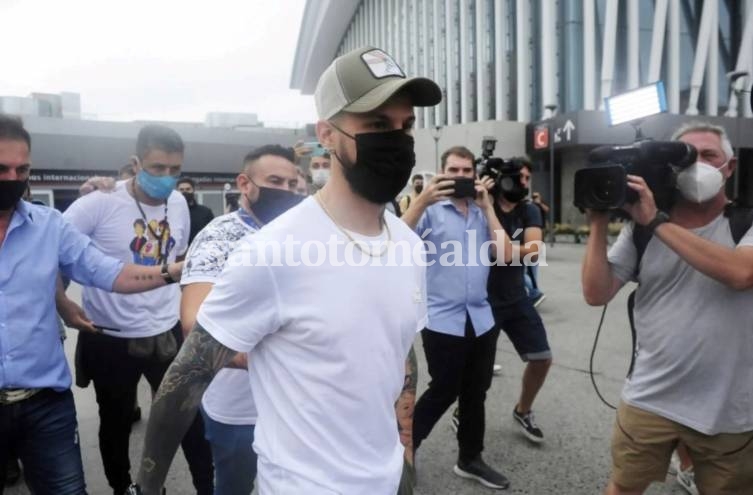 Darío Benedetto llegó al país para jugar en Boca: 