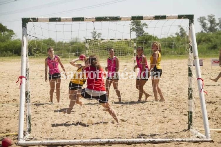 Exitosa jornada de Beach Handball en el balneario