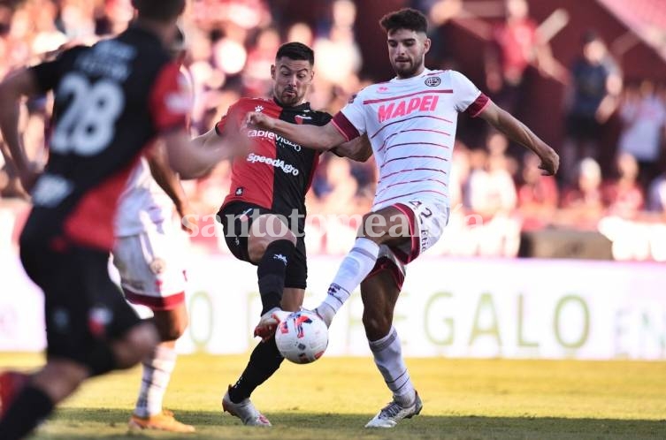 Colón rescató un punto en su visita a Lanús