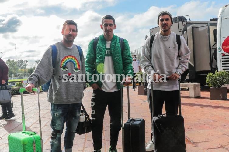 Scaloni ya tiene el plantel completo: Messi llegó a la Argentina junto a Paredes y Di María