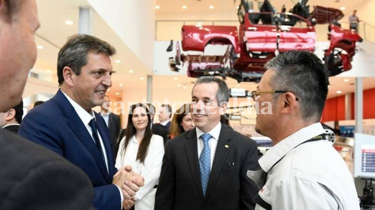 El gobierno impulsa exportaciones automotrices en acuerdo con empresas y trabajadores