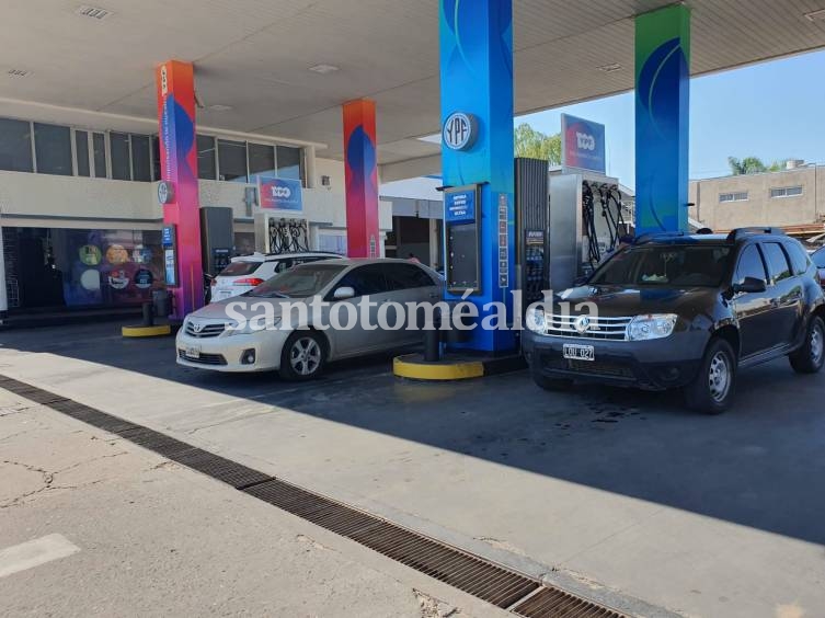 YPF se sumó a las otras petroleras y aumentó un 4% los precios de sus combustibles