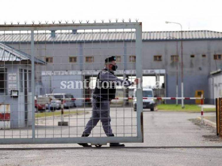 El jefe de los fiscales le pidió al Poder Ejecutivo medidas urgentes por el uso de celulares de narcos dentro de la cárcel