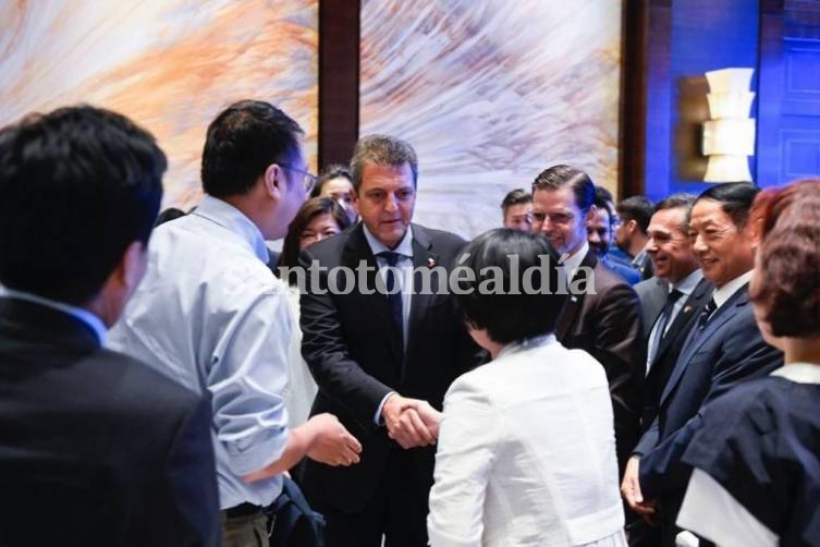 Massa cerró su gira por China en el Foro Empresarial de Inversiones y Turismo