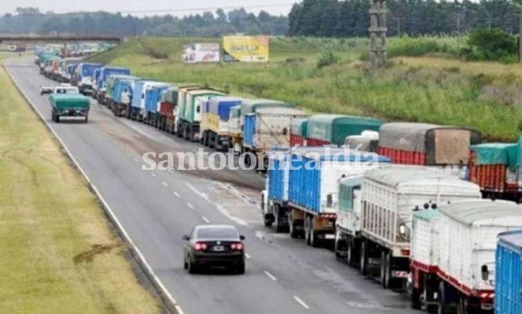 Los transportistas exigen la suspensión de una normativa del Banco Central