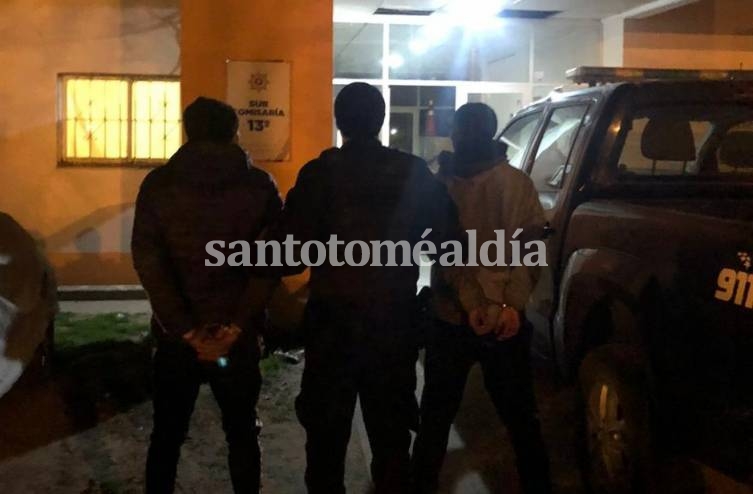 Detuvieron a tres jóvenes y secuestraron una tumbera en Adelina Oeste