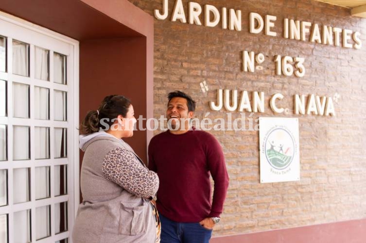 Alvizo visitó el jardín de infantes “Juan Carlos Nava” y donó elementos para un  bingo solidario