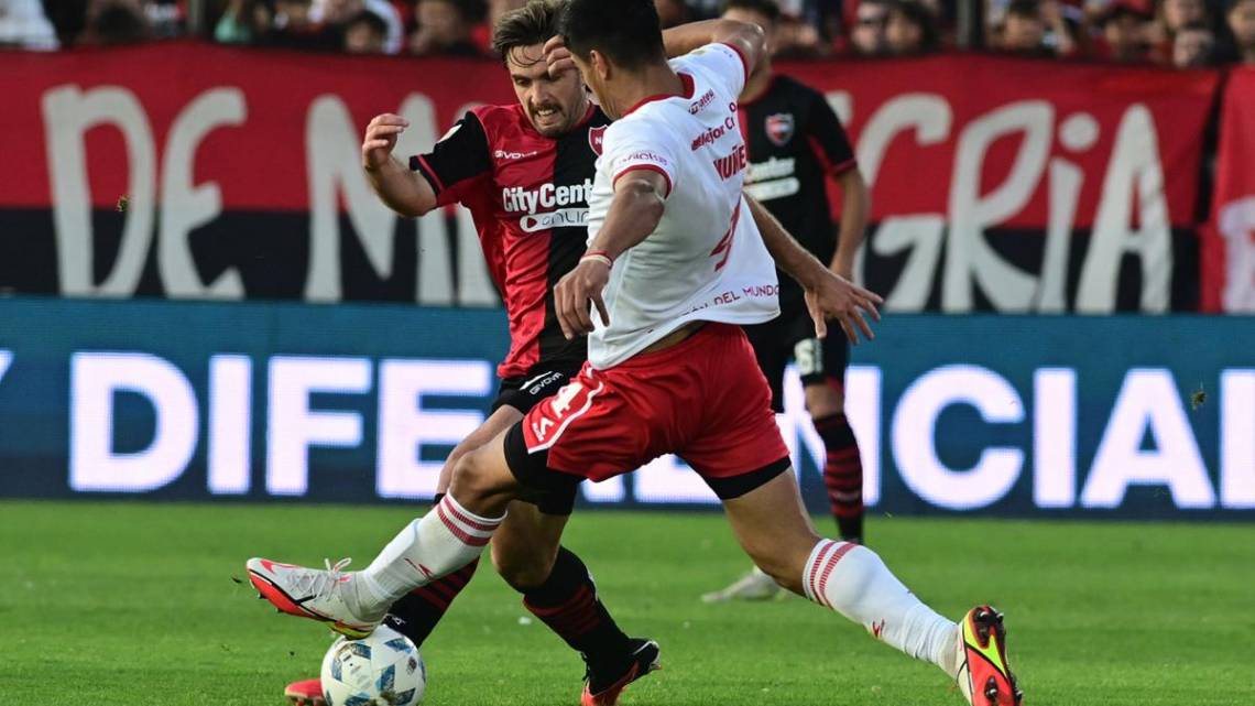 Estudiantes de La Plata derrotó a Newell´s en Rosario y logró su primera victoria