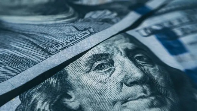 Crece la presión cambiaria: el dólar superó los $1.450 y el Gobierno vendió USD 500 millones
