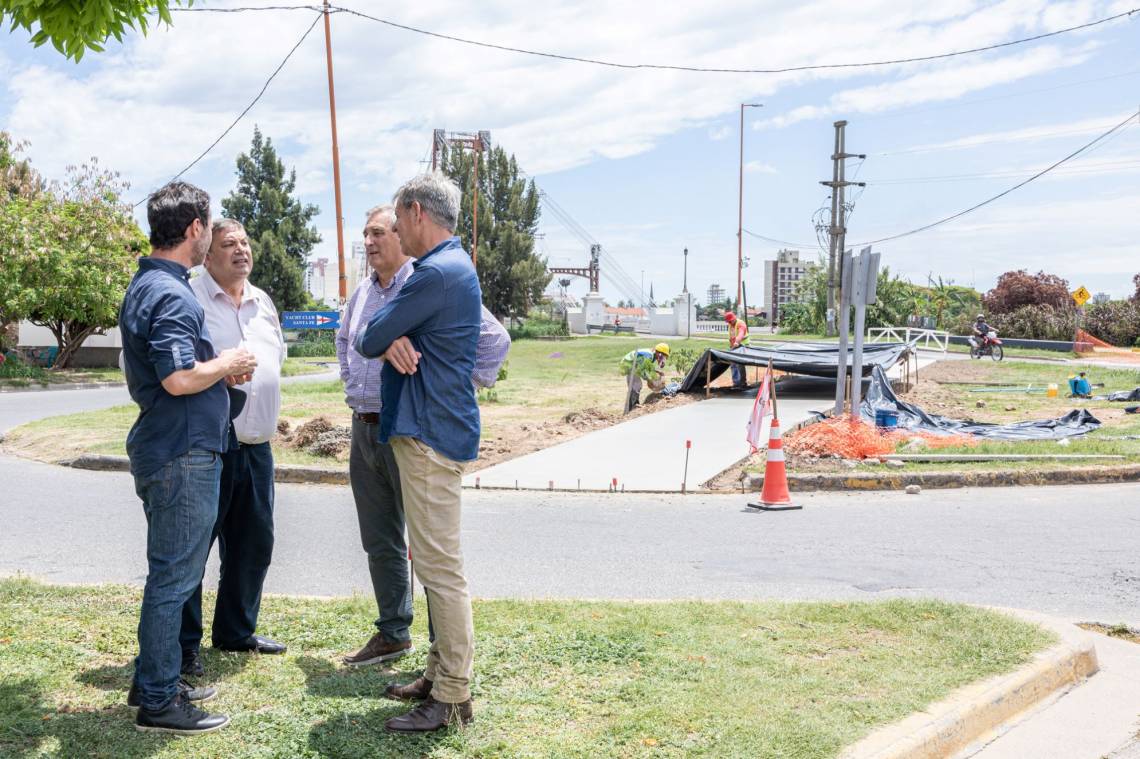 La UNL y la Municipalidad construyen una senda peatonal segura y el complemento de la ciclovía existente en Ciudad Universitaria.  (Foto: UNL)