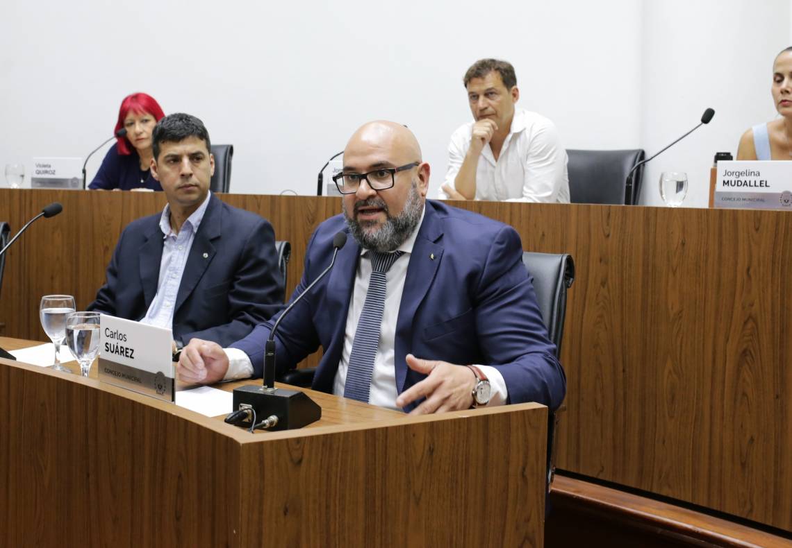 Carlos Suárez asumió su banca en el Concejo Municipal. (Foto: Concejo Santa Fe)