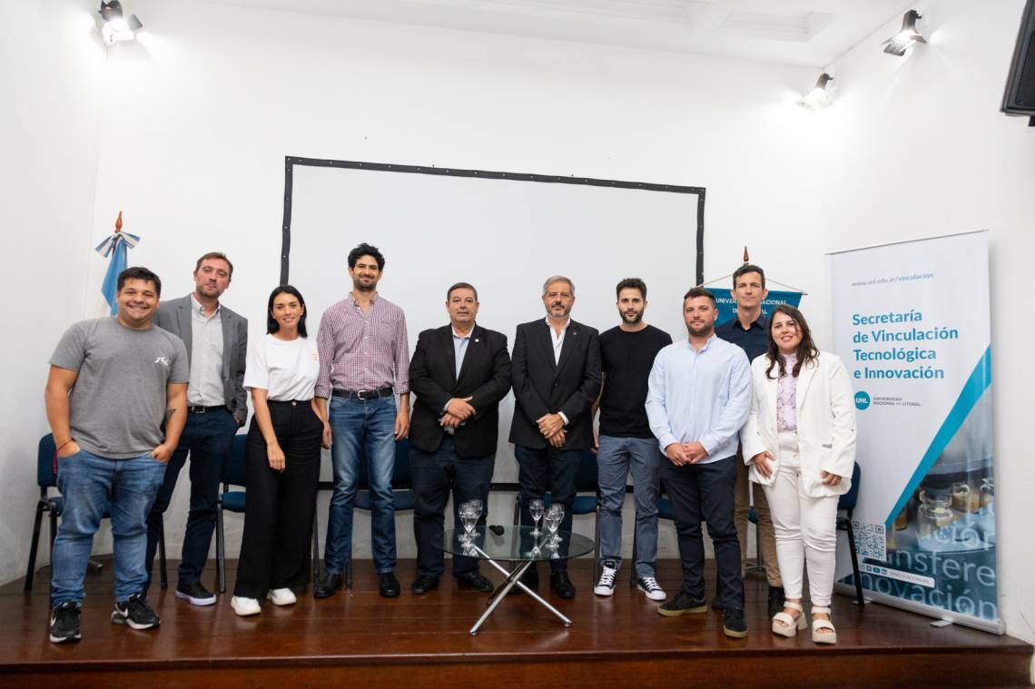 La actividad fue encabezada por el rector Enrique Mammarella y el secretario de Vinculación Tecnológica e Innovación, Javier Lottersberger.