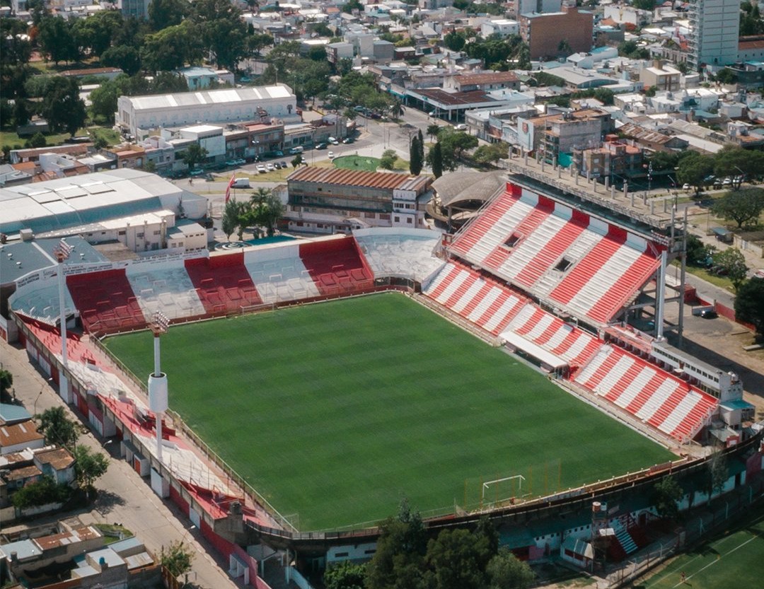 Unión es uno de los cinco clubes argentinos inhibidos por FIFA