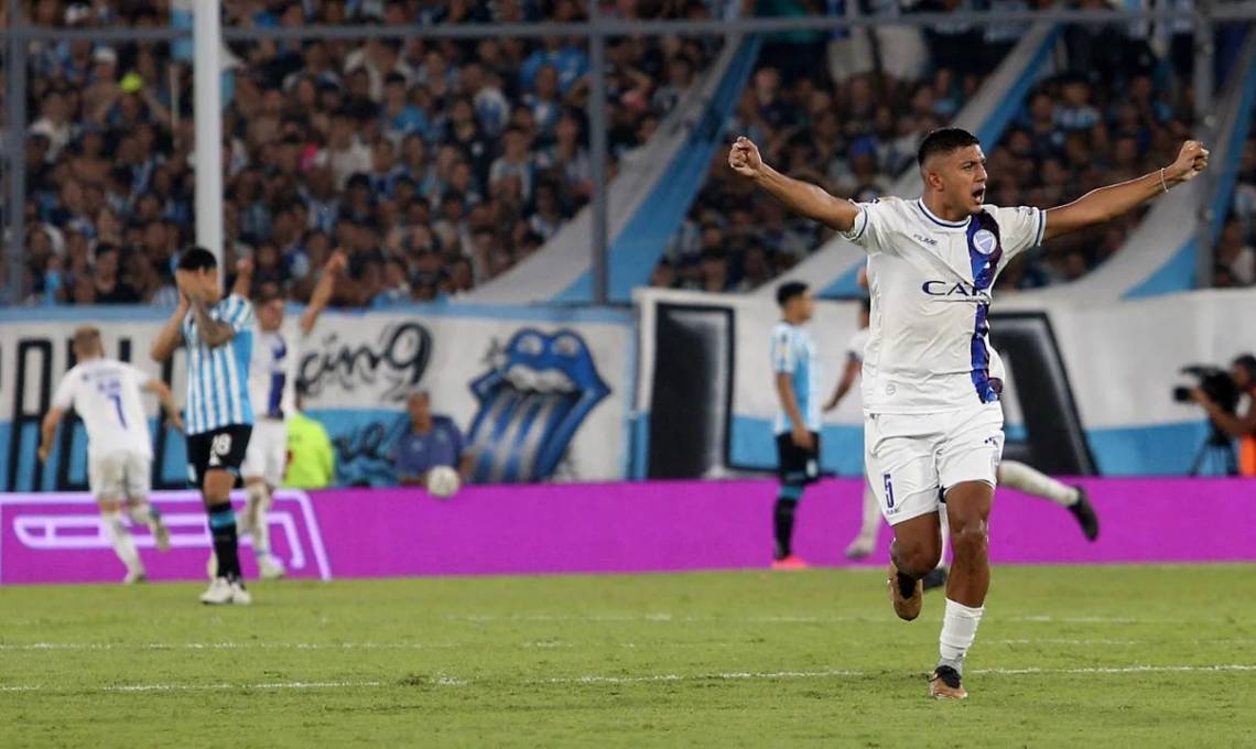 Godoy Cruz le ganó a Racing y se afianza como único líder del Grupo B