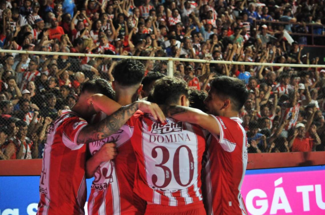 Unión recibe a Argentinos Juniors y necesita ganar para no alejarse de la punta