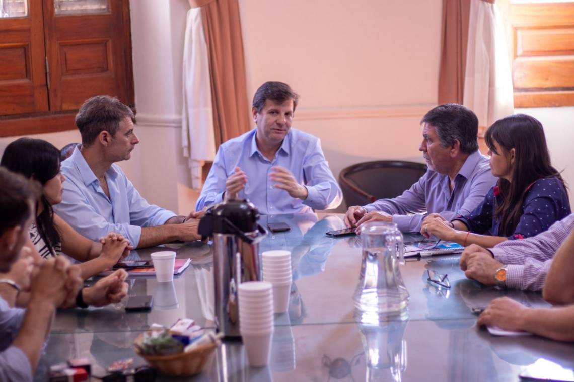 Municipales acordaron un aumento salarial del 18,5%