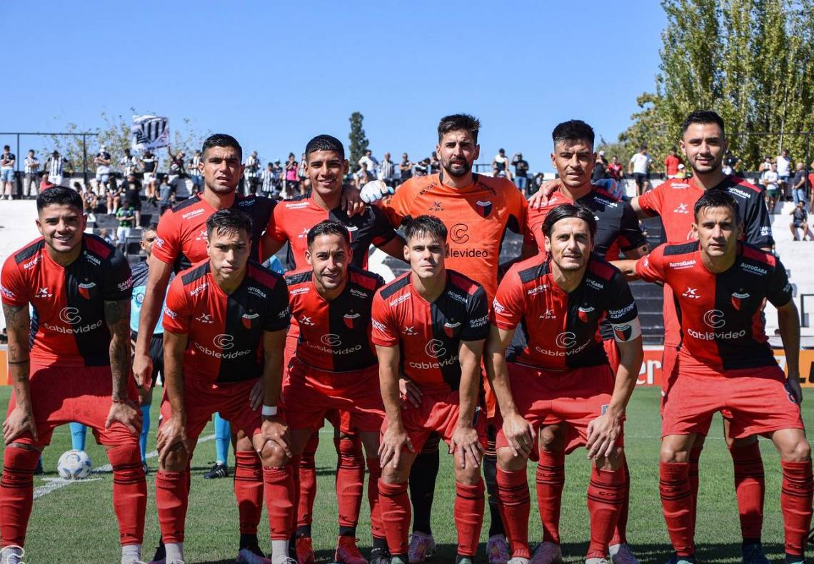 Colón pondrá en cancha el mismo equipo que perdió 2 a 0 en Mendoza. (Foto: Colón)