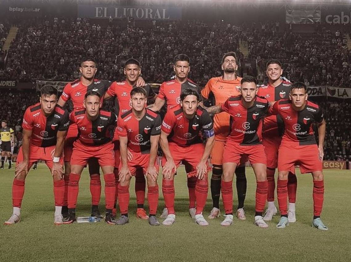 El equipo de Colón que comenzó el partido ante Chicago. (Foto: Colón)