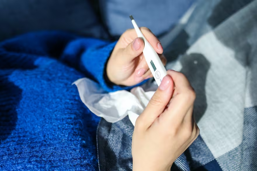 La fiebre alta sin resfrío puede ser uno de los síntomas del dengue. (Foto: La Nación)